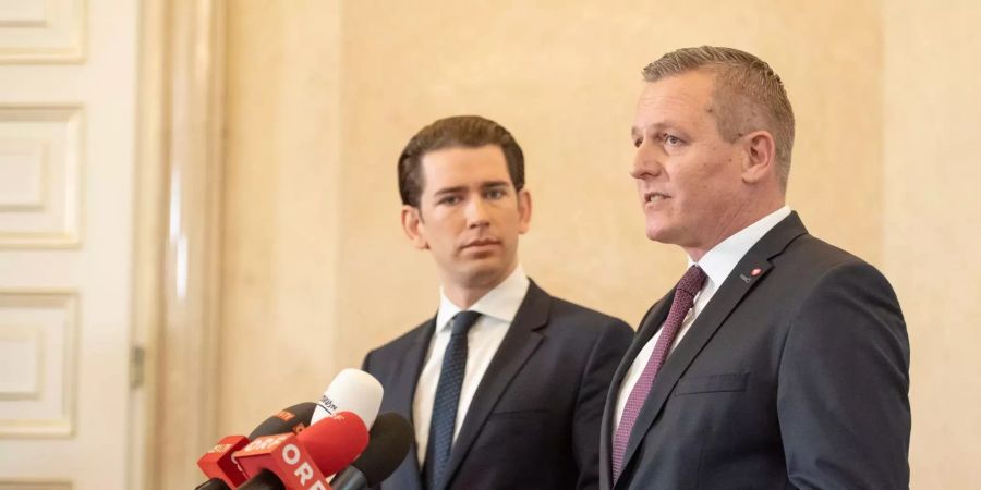 Sebastian Kurz und Mario Kunasek informieren über den Spionageverdacht.