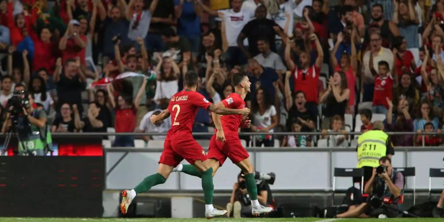 Portugals André Silva feiert sein Tor gegen Italien.