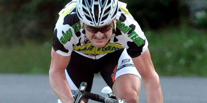 Floyd Landis bei einem Radrennen im Jahr 2010. Floyd Landis bei einem Radrennen im Jahr 2010.
