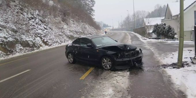 Am Fahrzeug entstand Totalschaden. Am Fahrzeug entstand Totalschaden.