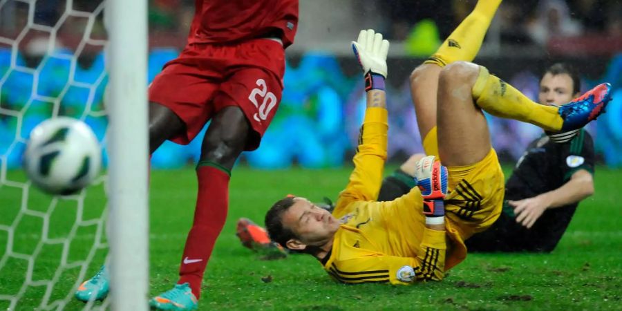 Roy Carroll, der dritte Torwart Nordirlands, hofft mit 40 Jahren auf eine WM-Teilnahme.