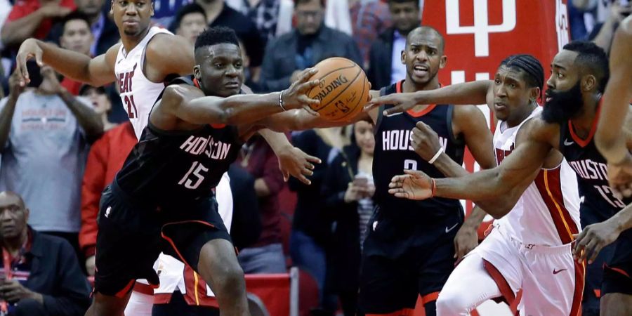 Clint Capela steht gegen Miami 26 Minuten auf dem Feld.