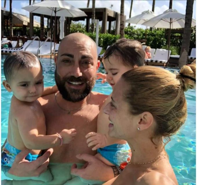 Jööö: Christa Rigozzi macht mit Gatte Giovanni und ihren Zwillingsmädchen Alissa und Zoe Ferien in Florida. Jööö: Christa Rigozzi macht mit Gatte Giovanni und ihren Zwillingsmädchen Alissa und Zoe Ferien in Florida.