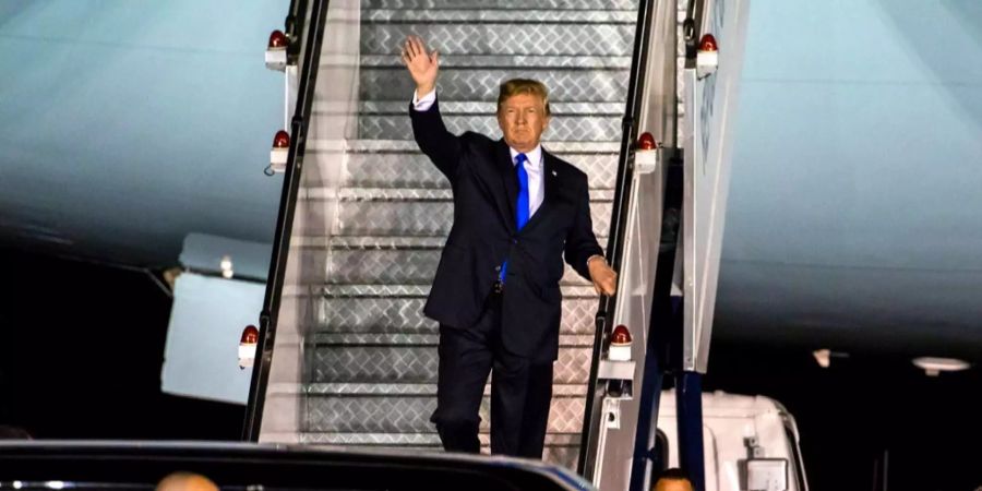 US-Präsident Donald Trump ist in Singapur eingetroffen.