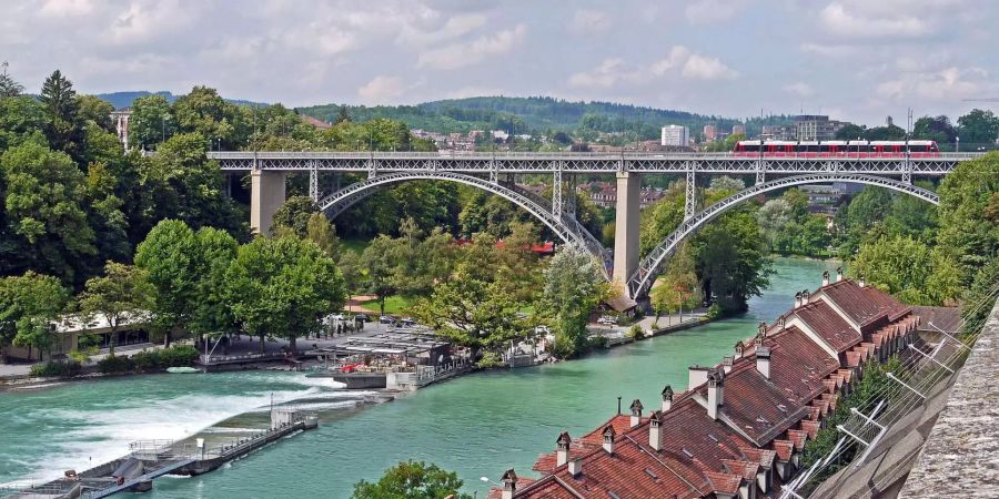 Der seit Samstag vermisste Schwimmer in der Aare wurde leblos treibend in der Aare entdeckt.