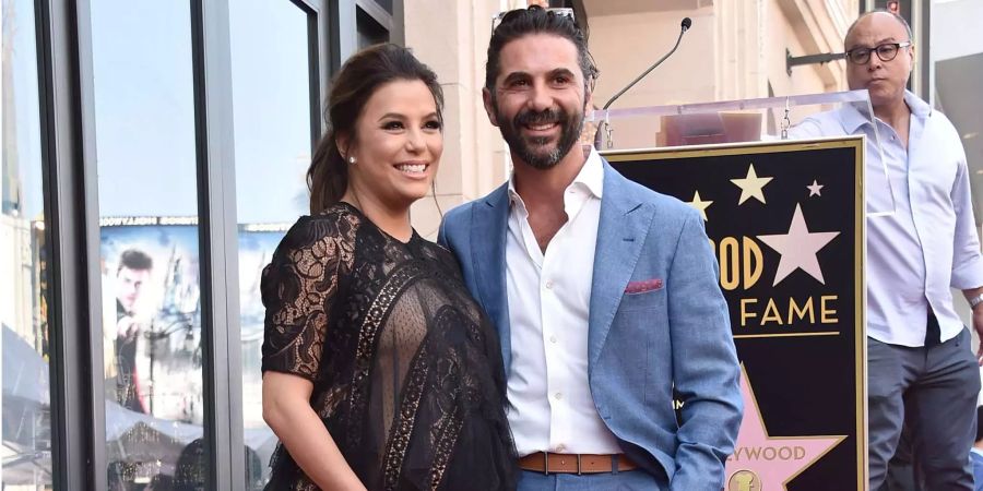 Eva Longoria und José Baston sind Eltern des kleinen Santiago Enrique geworden.