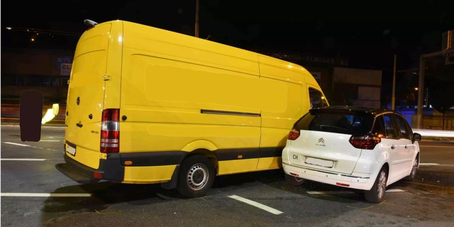 Die Kollision ereignete sich gegen 00.30 Uhr an der Kreuzung Kupferhammer.