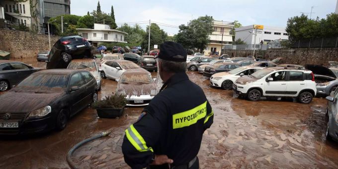 Athen - Starker Regenfall verursacht 190 Feuerwehreinsätze