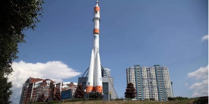 Eine Rakete vor einem Museum in Russland. Eine Rakete vor einem Museum in Russland.