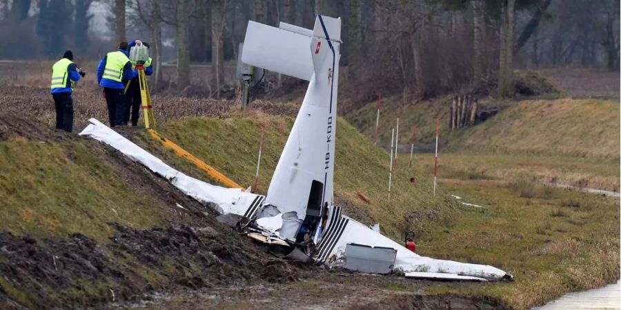 Das Kleinflugzeug stürzte am 23. Februar 2015 in Yverdon-les-Bains VD ab.