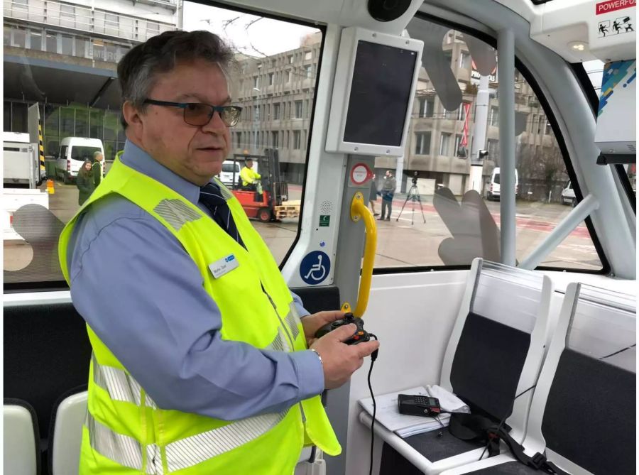 Der Bus wird für spezielle Manöver mit einem Game-Controller gesteuert.