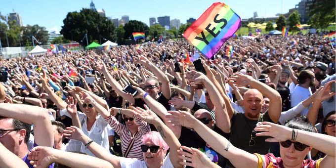 «Ehe für alle»: Menschen jubeln in Sydney, nachdem die Ergebnisse einer Volksbefragung zur gleichgeschlechtlichen Ehe verkündet wurden. ehe für alle