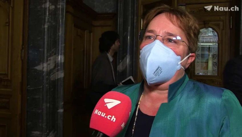 martullo-blocher-muss-ihre-schutzmaske-ausziehen