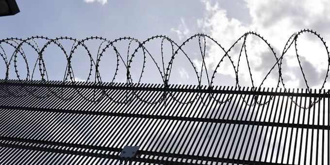 Der Bundesrat hat die Verordnung angepasst, die ab 1. Juli 2025 vorsieht, dass Freiheitsstrafen nach Jugend- und Erwachsenenstrafrecht getrennt vollzogen werden. (Symbolbild) Strafvollzug