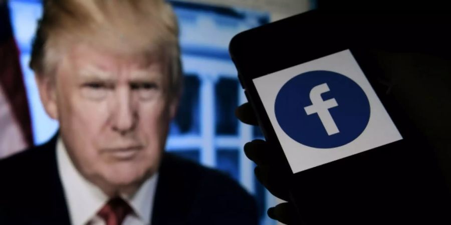 US-Präsident Trump und Facebook-Logo