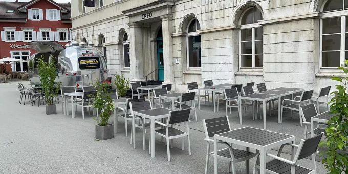 Direkt vor dem IPFO wird derzeit das Pop-up "12 Weeks" aufgebaut. 12 Weeks Terminus