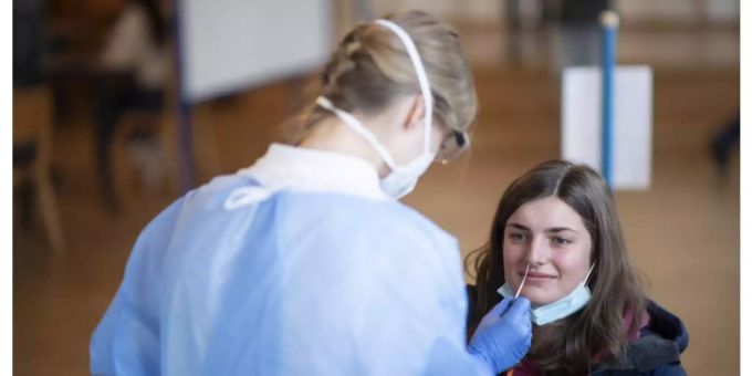 Einige Aktivitäten sind jetzt in der Schweiz nur noch über 2G möglich. coronavirus
