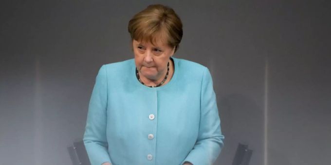 Bundeskanzlerin Angela Merkel hält ihre Rede vor einem EU-Gipfel im Deutschen Bundestag in Berlin am Donnerstag, 24. Juni 2021. Angela Merkel