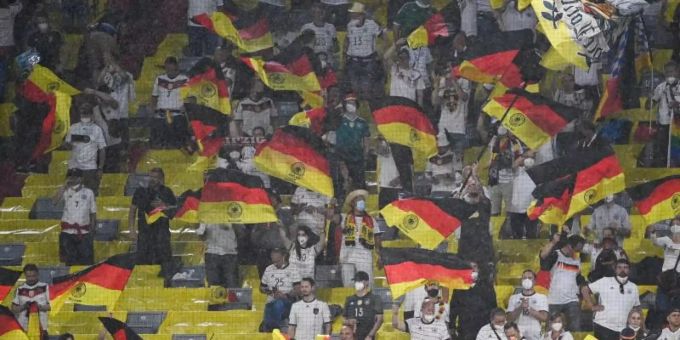 Nur 1500 bis 2000 deutsche Fans werden beim EM-Achtelfinale im Londoner Wembley-Stadion live dabei sein. Foto: Federico Gambarini/dpa Nur 1500 bis 2000 deutsche Fans werden beim EM-Achtelfinale im Londoner Wembley-Stadion live dabei sein. Foto: Federico Gambarini/dpa