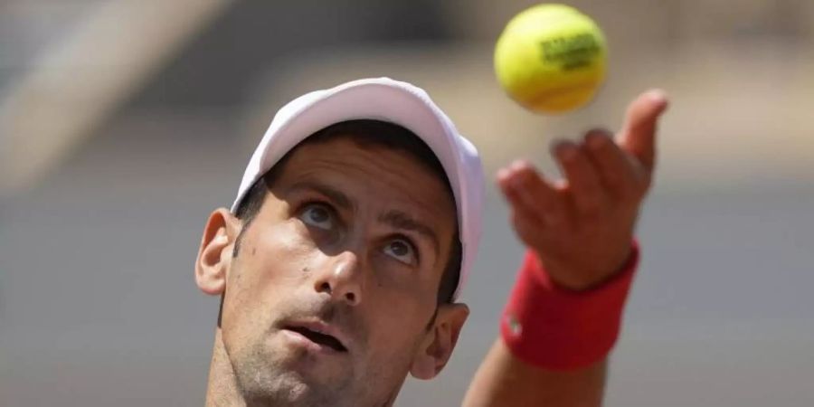 Hat bei den French Open das Halbfinale im Blick: Novak Djokovic. Foto: Michel Euler/AP/dpa
