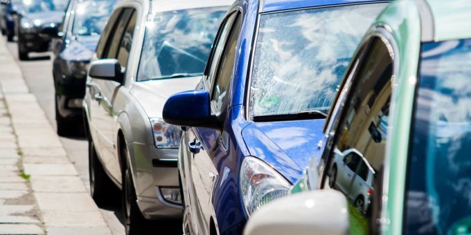 Die Lurag erzielte 2023 mit Autoreisenden, die in Neuenkirch LU eine Rast einlegten, etwas mehr Umsatz. eltern kinder autos aadorf