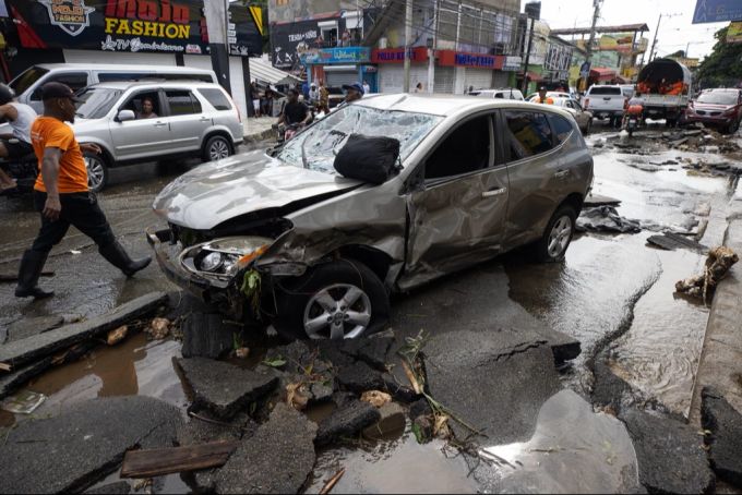 Die Zerstörung nach dem Unwetter ist gross. Auf dem Bild eine Strasse in Santo Domingo. Santo Domingo