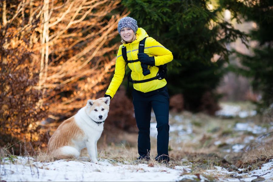 Frau mit Hund