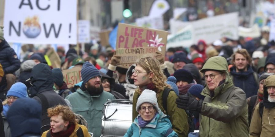 Rund 20'000 Menschen gingen in der belgischen Hauptstadt Brüssel für Massnahmen gegen den Klimawandel auf die Strasse.