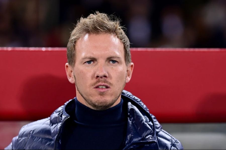 Julian Nagelsmann zeigt sich bei der 0:2-Pleite in Österreich ratlos – laut den Spielern versuche er, ein zu komplexes Spiel aufzuziehen.