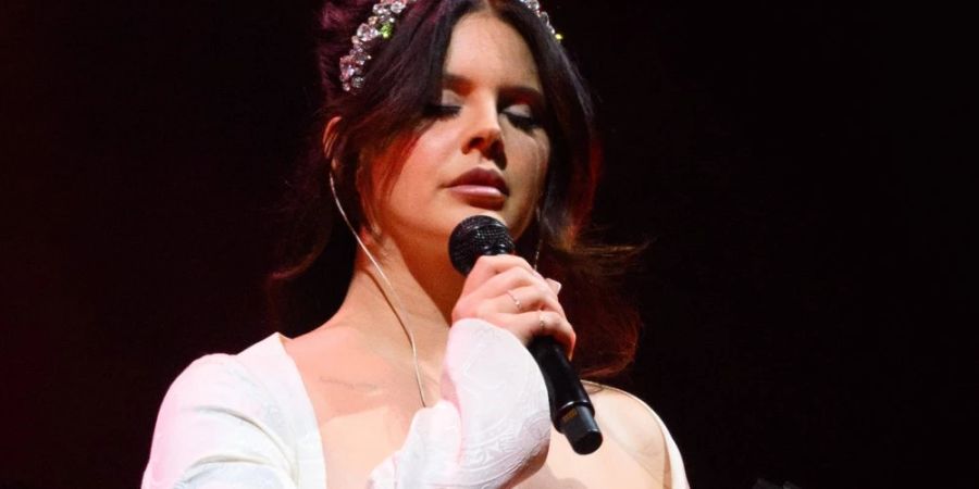 Lana Del Rey veröffentlichte im März ihr neues Studioalbum und erhielt dafür grosse Begeisterung von ihren Fans.