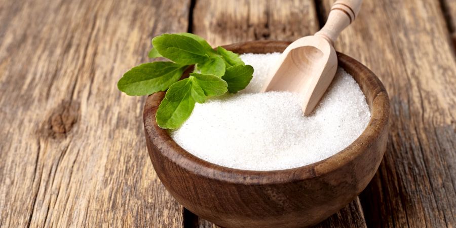 Stevia ist eine pflanzliche Alternative zu raffiniertem Zucker.