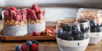 Chiapuddings mit beeren