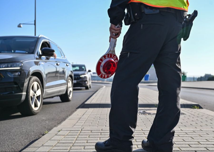 Aufgrund der stationären Kontrollen kommt es an den Grenzen zu Staus.