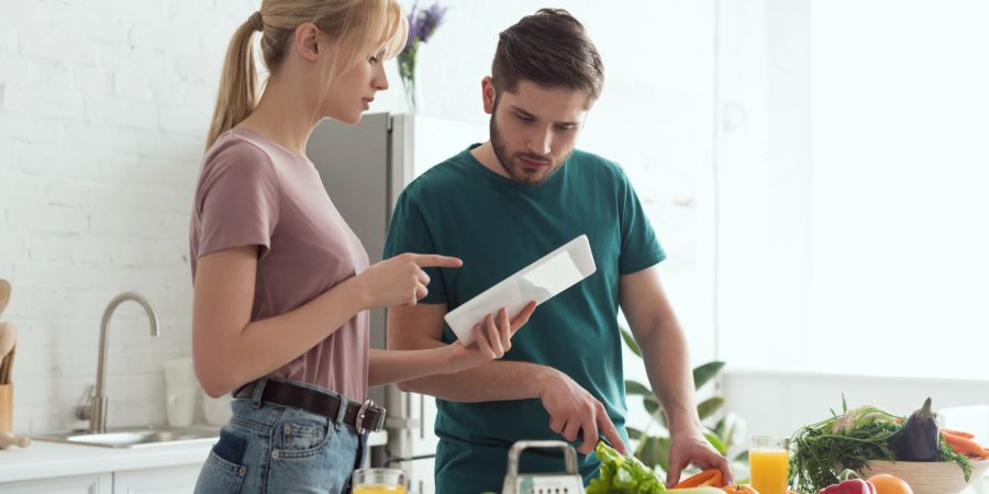 Wer zum ersten Mal vegane Küche ausprobiert, sollte sich zunächst an einfachen Rezepten orientieren.