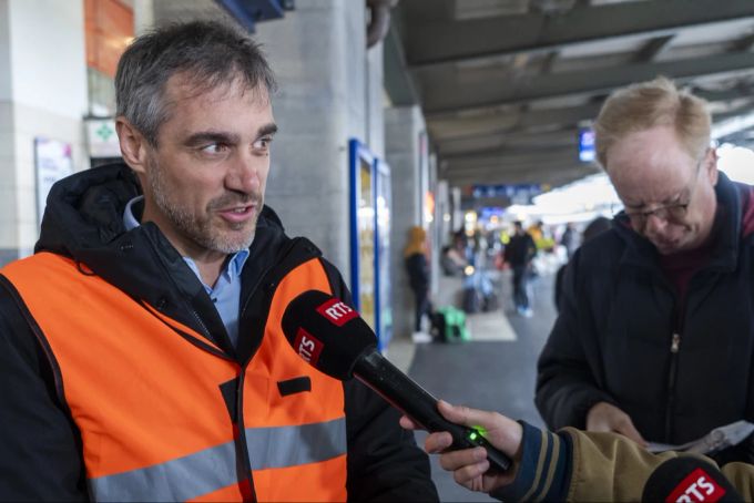 David Fattebert gibt Auskunft über die Beschädigungen. bahn unterbruch lausanne bauarbeiten