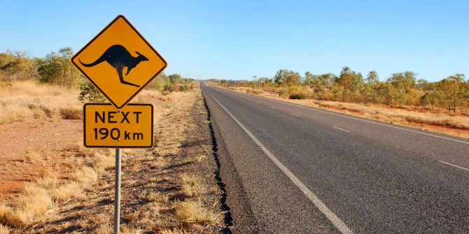 Känguru Warning Schild auf der Strasse.