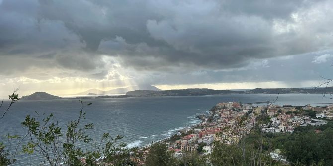 pozzuoli vulkan napoli italien