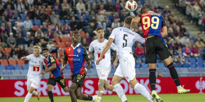 Djordje Jovanovic (r.) köpfelt den FC Basel gegen Luzern in Führung. FC Basel