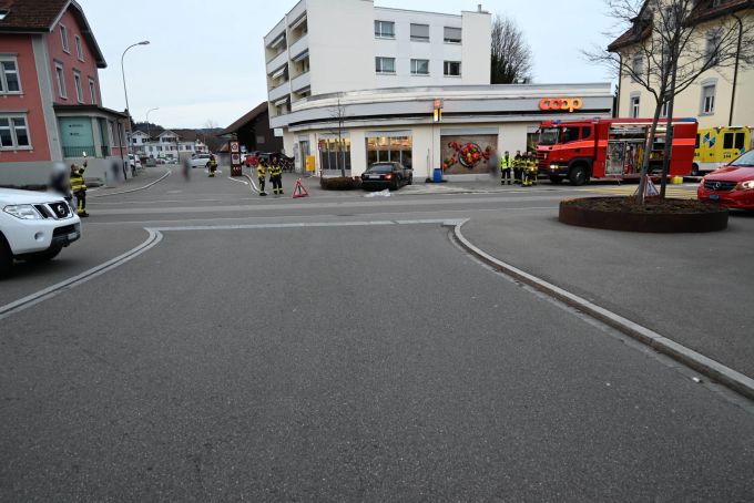 Bei der Kollision entstand ein Sachschaden. Sachschaden nach Unfall