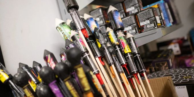 Das Kantonslabor beanstandete bei 25 von 27 Shops den Versand gefährlicher Waren. (Symbolbild) Feuerwerksinitiative