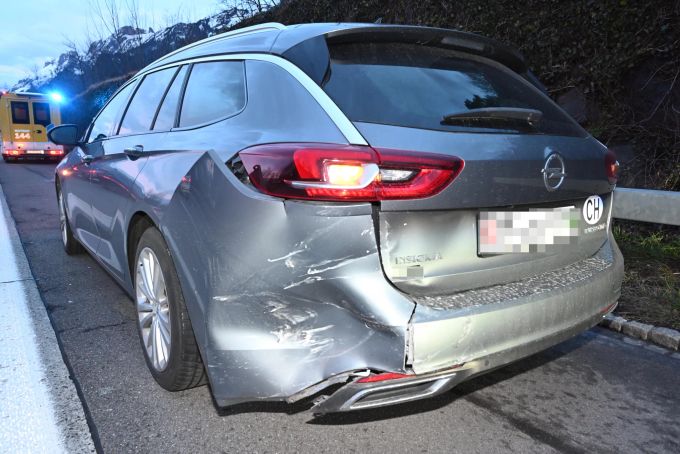 Es entstand ein Sachschaden. Sachschaden an Auto