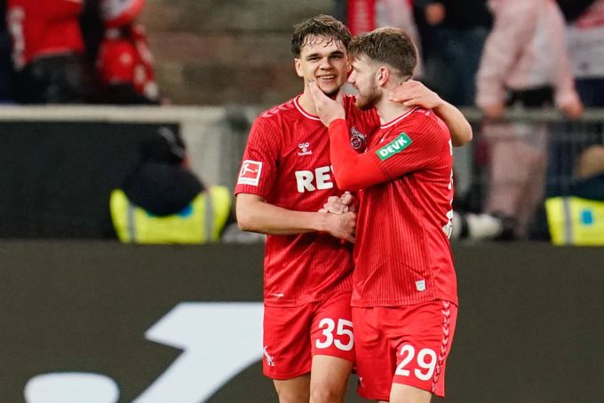 1. FC Köln Torschütze Max Finkgräfe (l) jubelt mit Kölns Jan Thielmann über das Tor zum 0:1. 1. FC Köln.