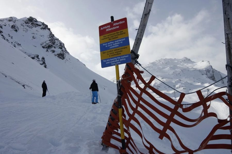 In den Schweizer Alpen herrscht derzeit teils erhebliche Lawinengefahr.