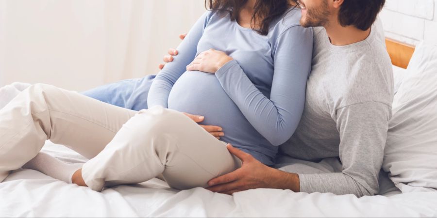 Hyperemesis gravidarum kann die Schwangerschaft zur Hölle machen, aber mit der richtigen Behandlung werden die Symptome gelindert.