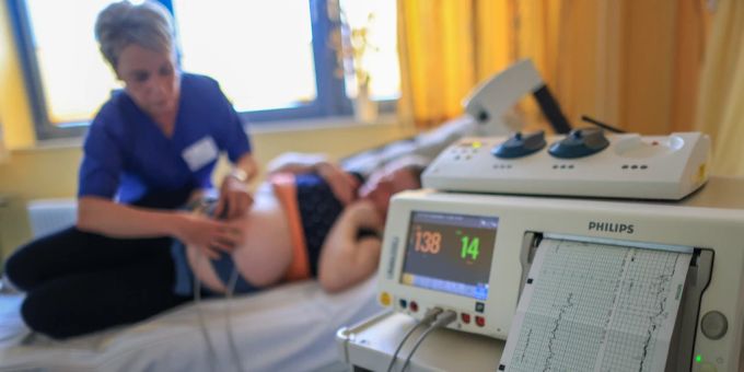 Spital-Konkurs - Zürcher Hebammen warten seit drei Jahren auf Lohn
