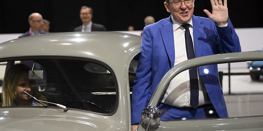 Bundesrat Albert Rösti machte am Dienstag einen Rundgang durch den Internationalen Automobil-Salon Genf.