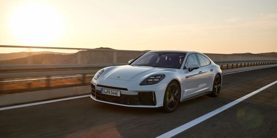 Beschleunigt von null auf 100 in 4,1 Sekunden: der neue Porsche Panamera.