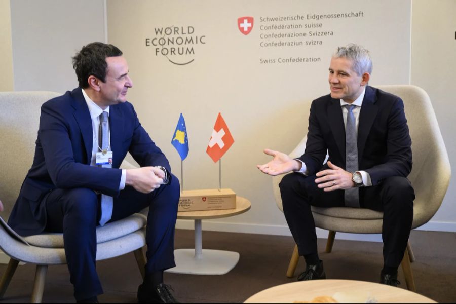 Jans traf sich unter anderem mit dem Premierminister von Kosovo, Albin Kurti, um über Visa-Liberalisierungen zu reden.