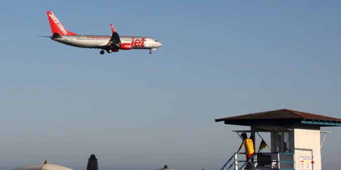 Ein Flieger der britischen Billigairline Jet2. Jet2