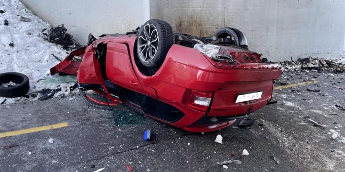 In Mauer gekracht - 36-Jähriger stirbt bei Kollision in Einsiedeln SZ